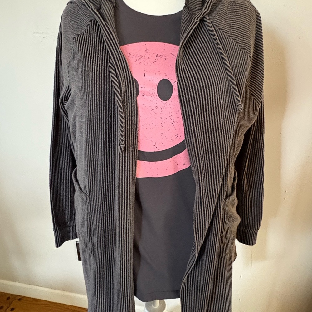 Tres Bien 2 piece GrayJogger Set. Size Large